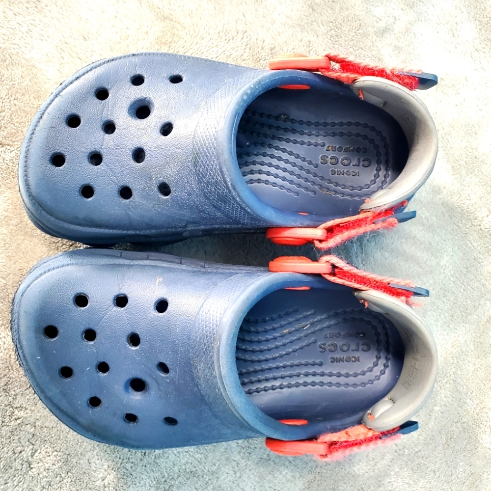 CROCS blue kids size 8